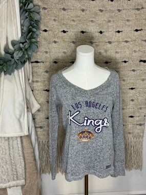 CCM Women's LA Kings Gray Comfy Crew V-Neck Sweater size S
